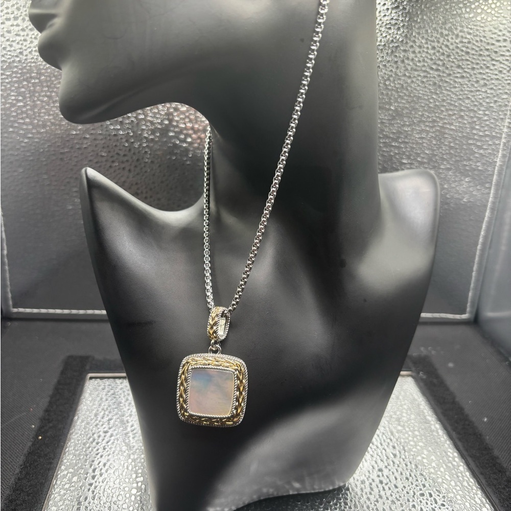 Chic Silver and Opalescent Pendant Necklace
